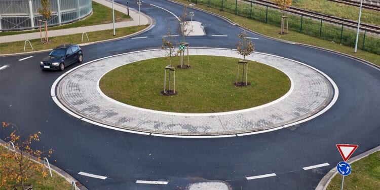 Image for article: American Enters Day 3 Of Searching For Exit From Roundabout