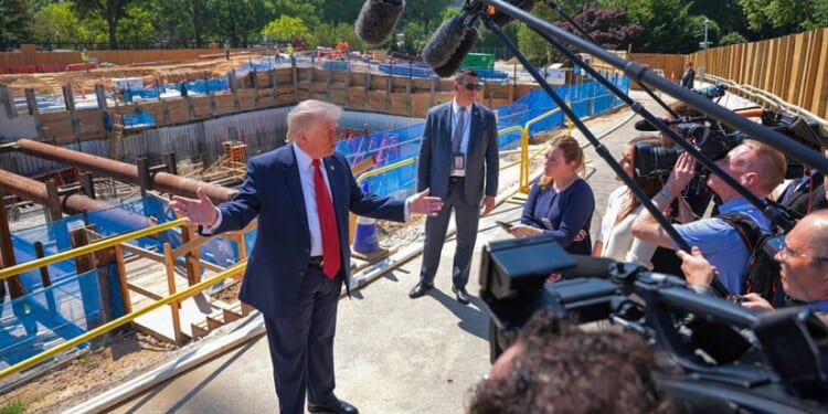Roberts Lets Trump White House Ballroom Construction Continue