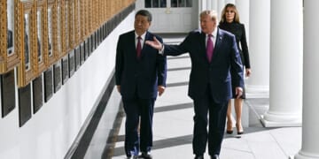 Trump Shows Xi Biden’s Autopen Display During White House Tour
