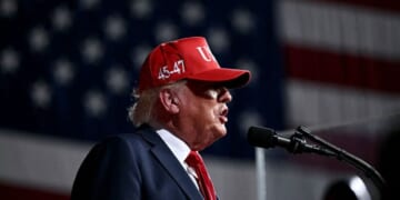 Trump Weighs New Iran Strikes Ahead of Gulf Leaders Meeting