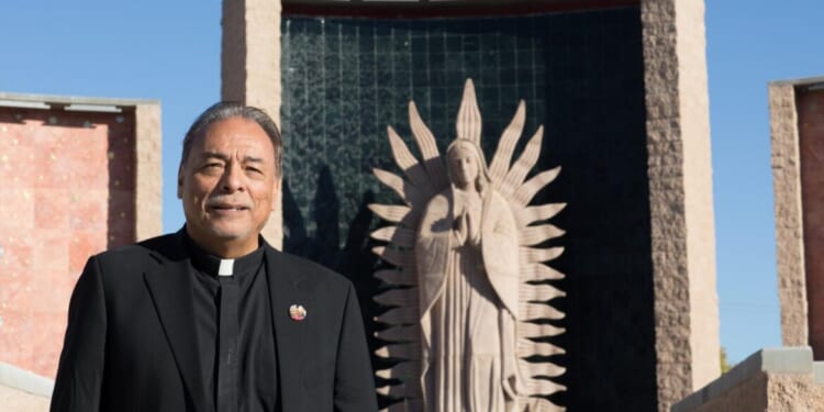 Texas priest wins Lumen Christi Award